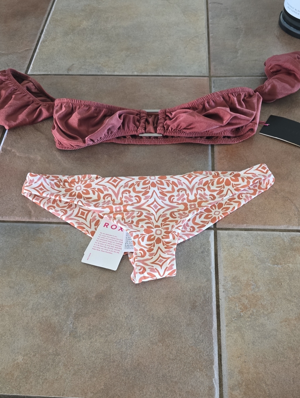 Roxy Coral and White Floral Tile Bikini Bottoms And South Beach Top Sz M Nwt